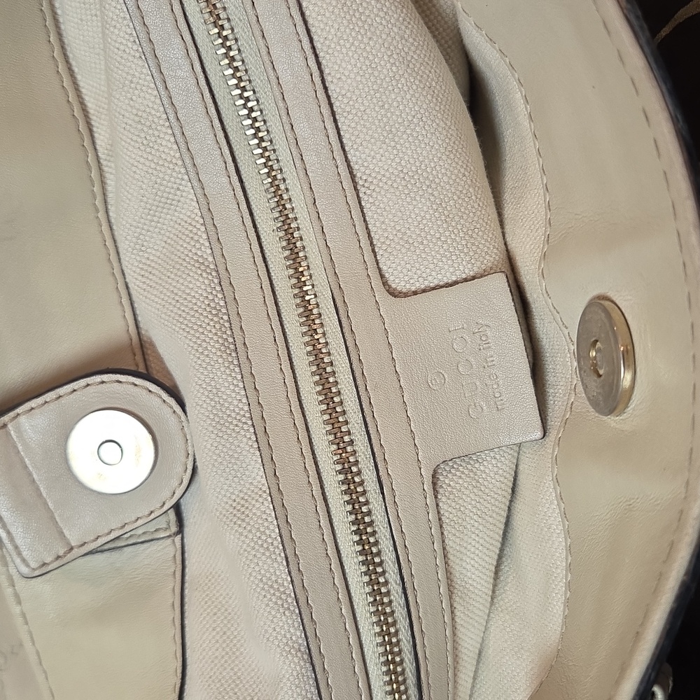 Gucci late 2000s rarely seen large cream GG-embossed & smooth leather tote bag - Picture 16 of 17